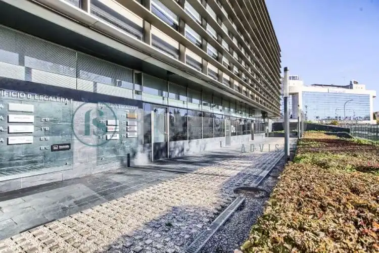Vista exterior de Oficina en venta en Alcobendas