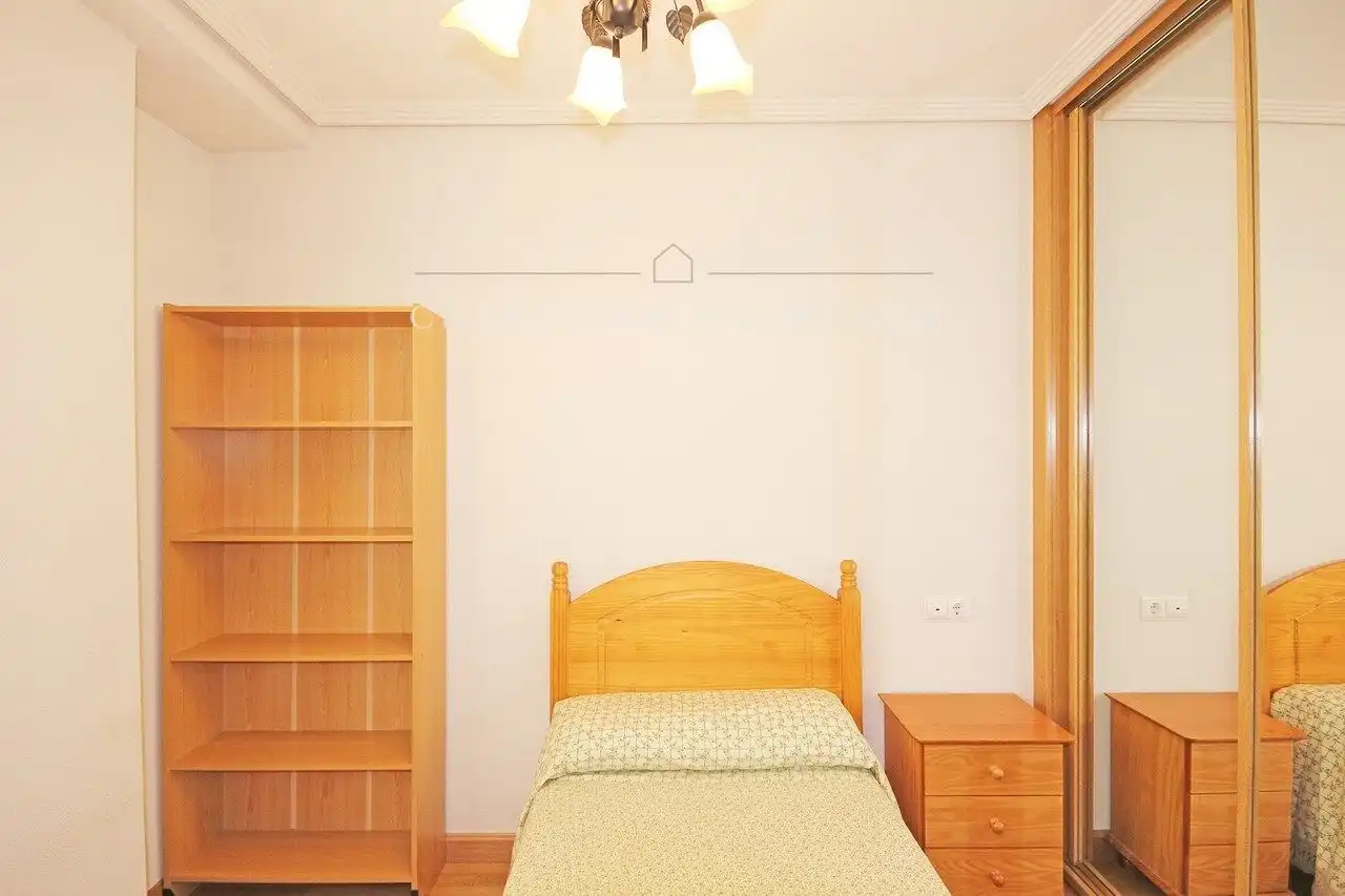 Flat for rent in Poeta Jesús Rasueros, Pizarrales