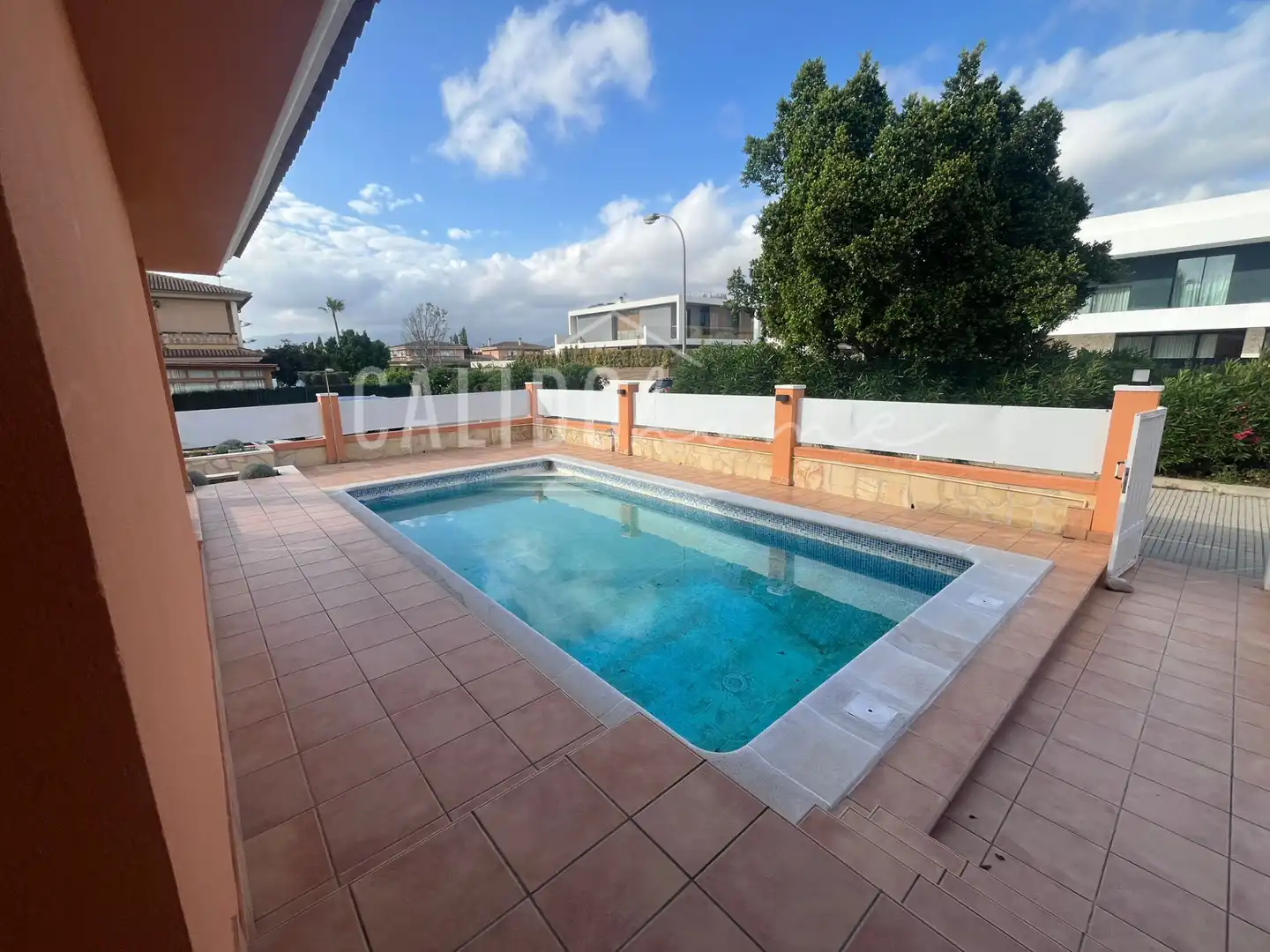 Schwimmbecken von Einfamilien-Reihenhaus zum Verkauf in Marratxí mit Klimaanlage, Heizung und Privatgarten
