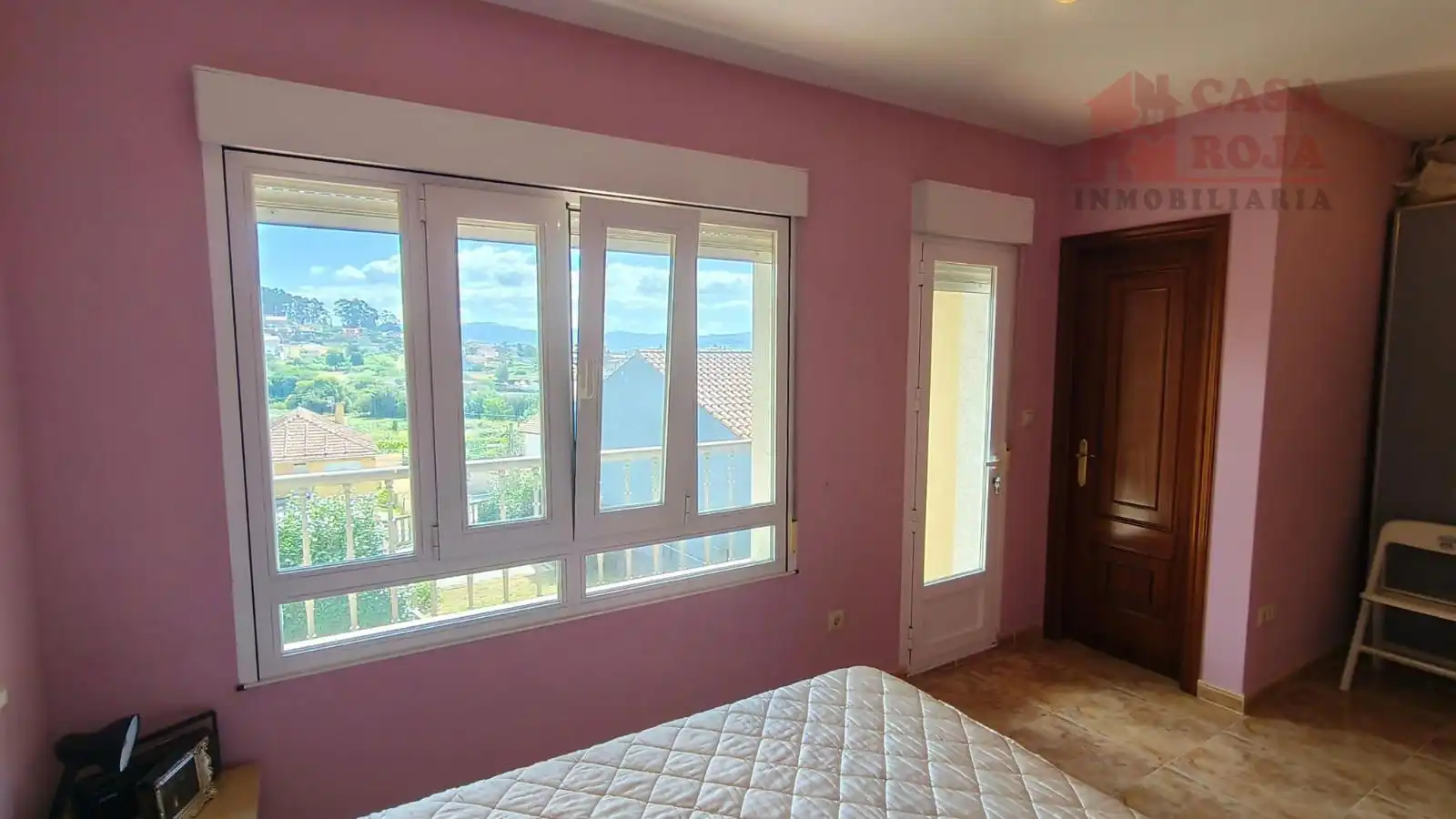 Dormitori de Casa o xalet en venda en Cangas  amb Calefacció, Terrassa i Moblat