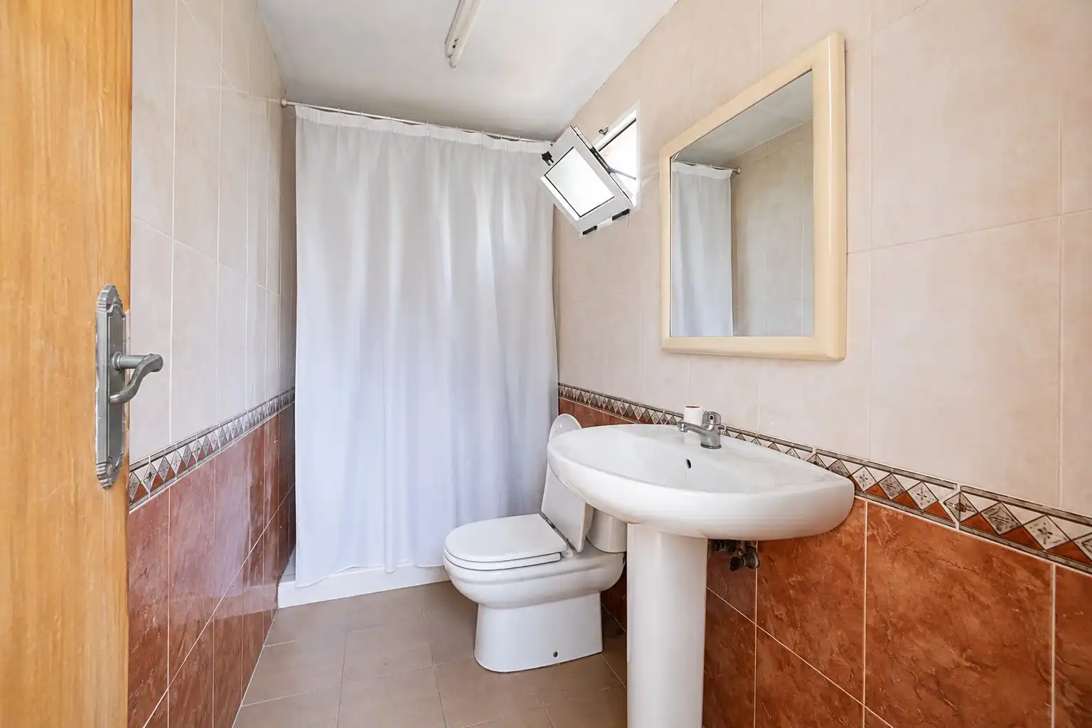 Bany de Casa o xalet en venda en Alberic amb Jardí privat, Terrassa i Traster