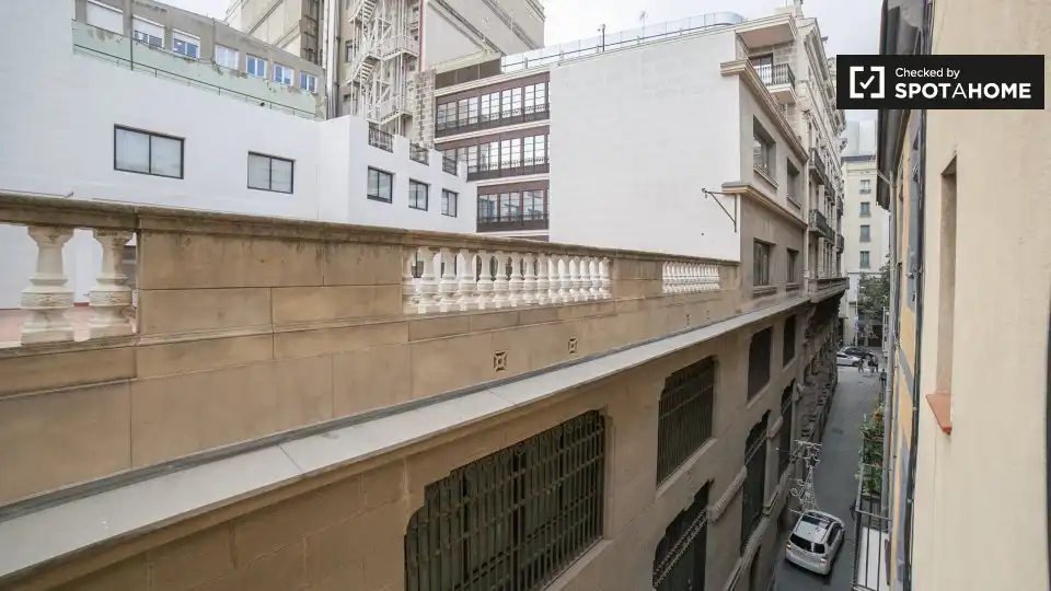 Appartamento con terrazza in affitto a Ciutat Vella, imagen 12