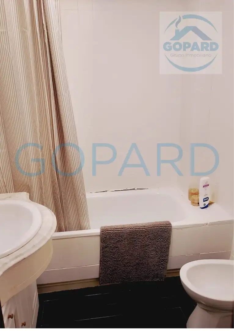 Baño de Piso de alquiler en Villanueva de la Cañada con Calefacción, Parquet y Terraza