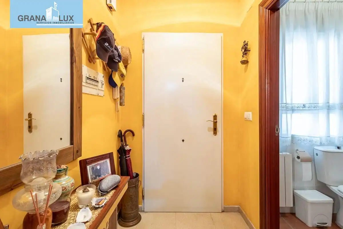 Casa aparellada amb terrassa en venda a Camino CEMENTERIO, imagen 37