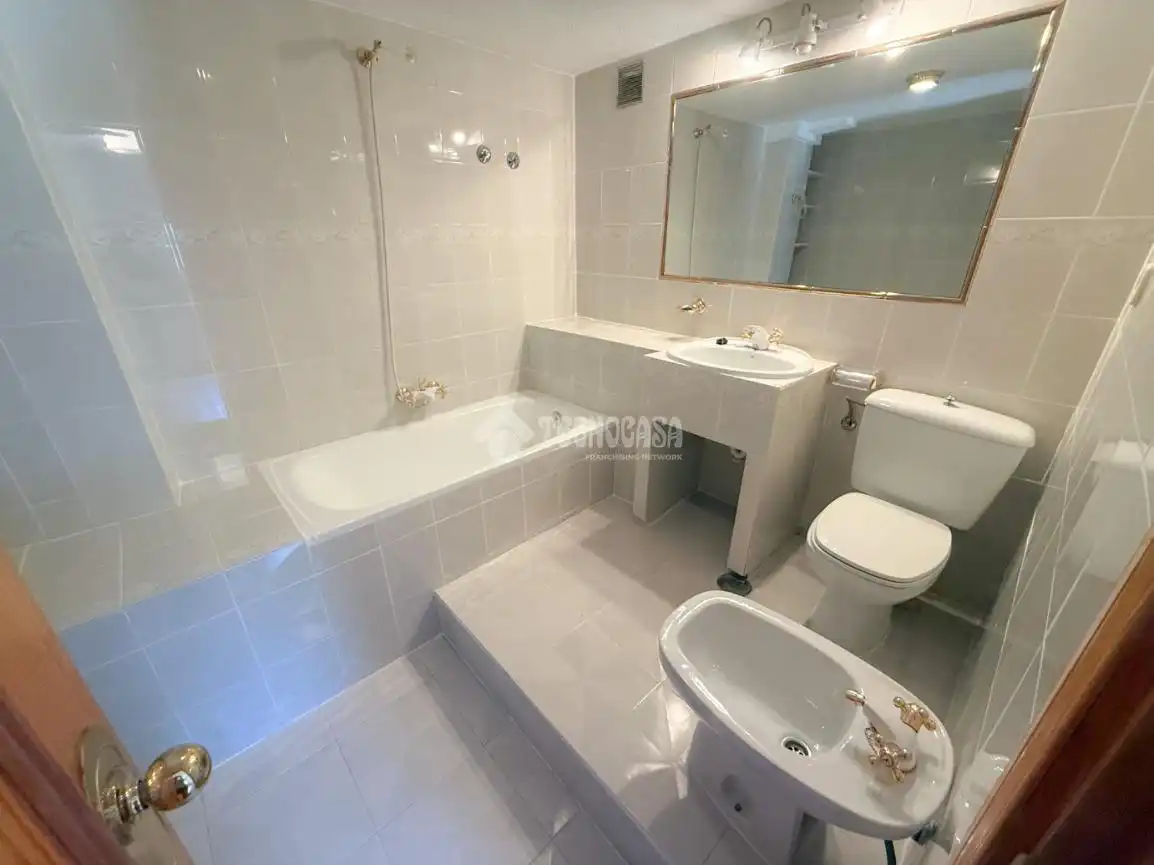 Badezimmer von Einfamilien-Reihenhaus zum Verkauf in Collado Villalba mit Heizung, Abstellraum und Alarm