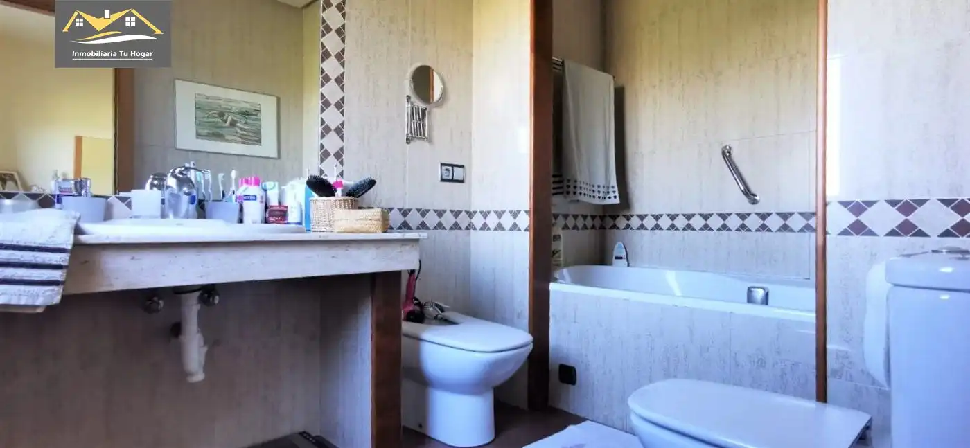 Baño de Casa o chalet en venta en A Pobra de Trives  con Calefacción, Terraza y Trastero