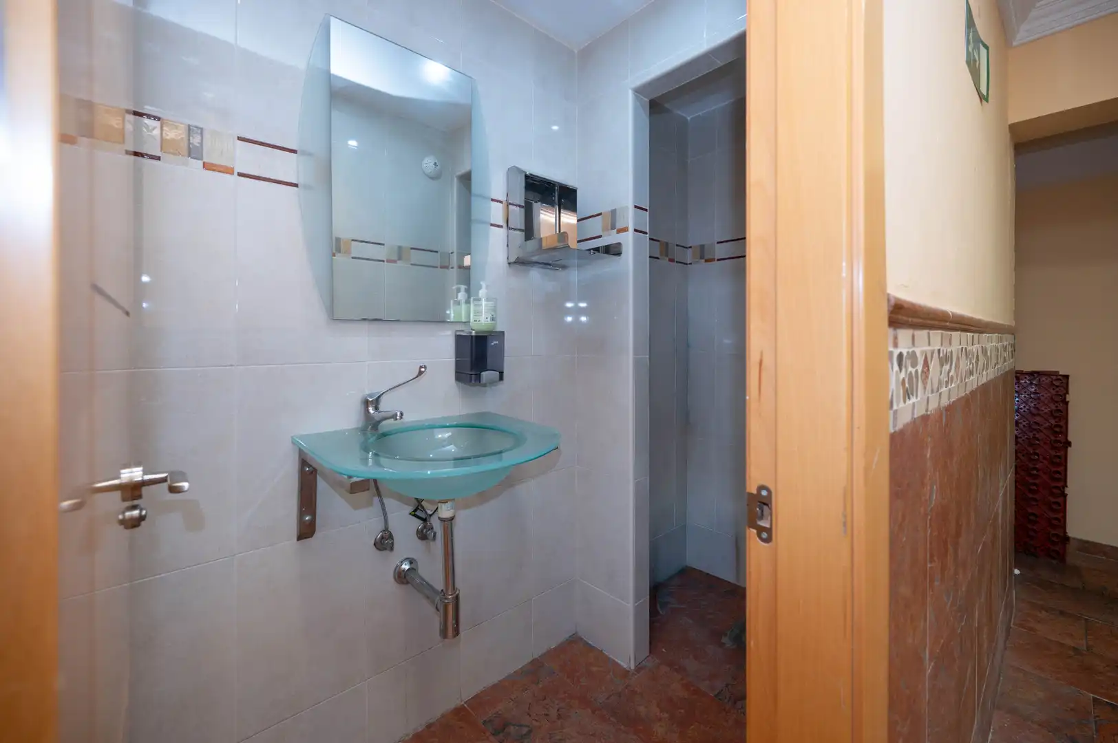 Bany de Local de lloguer en Madrid amb Aire condicionat