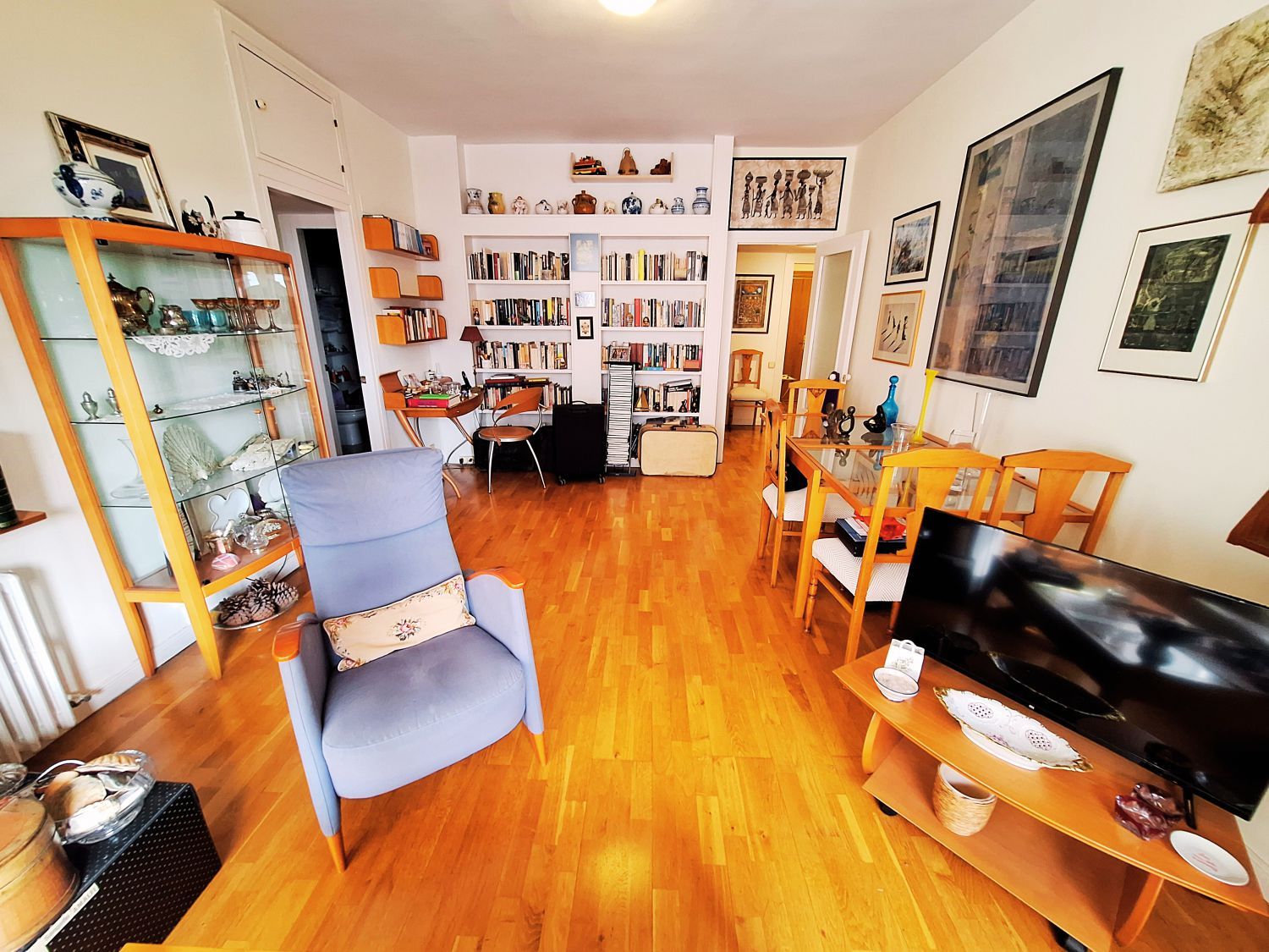 Living room of Flat for sale in  Madrid Capital  with Heating, Parquet flooring and Terrace