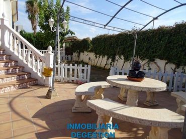 Xalet amb balcó en venda a Calle Palomo Linares