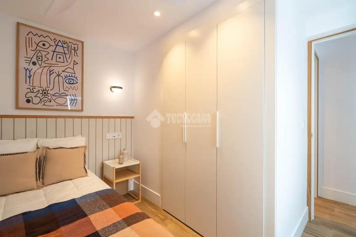 Dormitori de Casa adosada en venda en Madrid amb Calefacció, Terrassa i Alarma