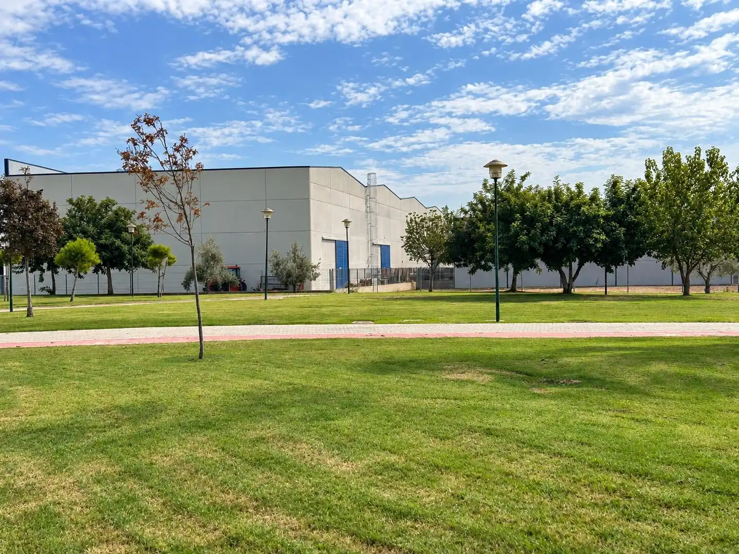 Vista exterior de Terreny industrial en venda en L'Eliana
