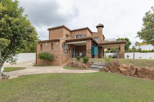 Casa-chalet en Venta en El Puig De Sta. Maria en Alfinach - Los Monasterios