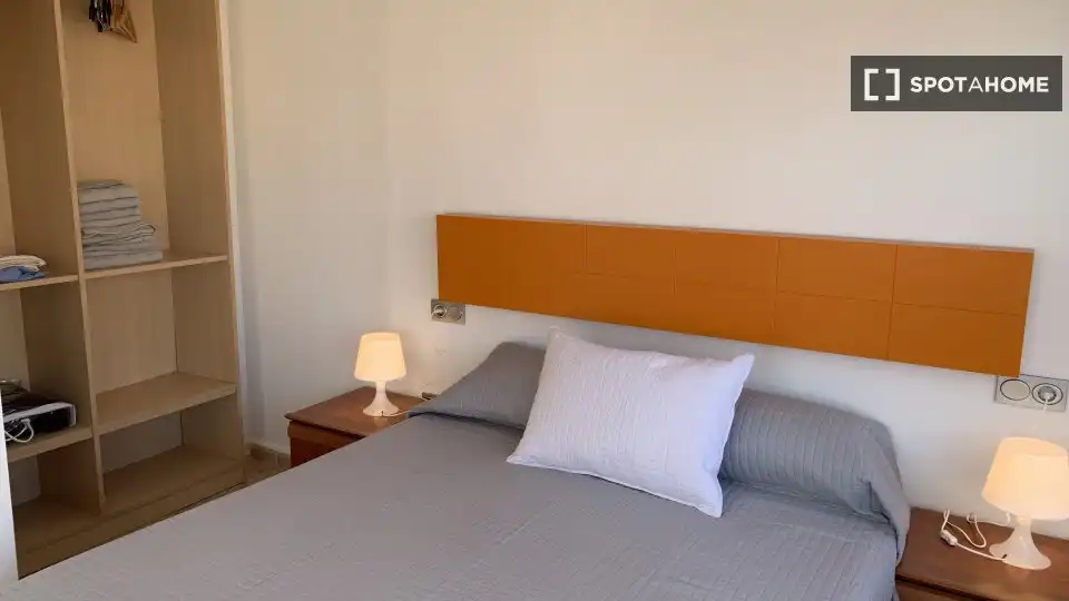 Habitación de Piso de alquiler en Sagunto / Sagunt con Aire acondicionado, Calefacción y Amueblado
