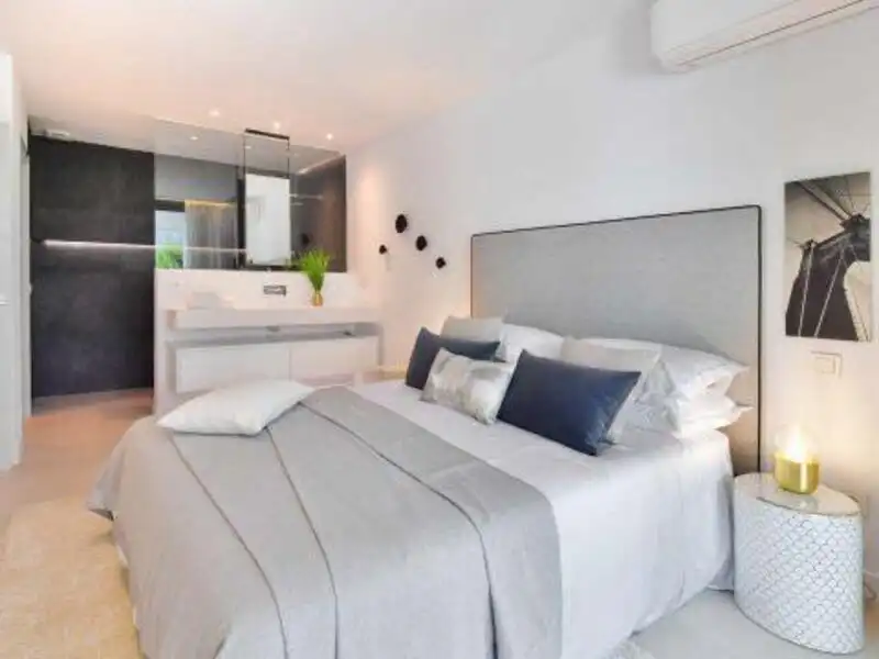 Dormitori de Casa o xalet de lloguer en Marbella amb Aire condicionat, Jardí privat i Terrassa