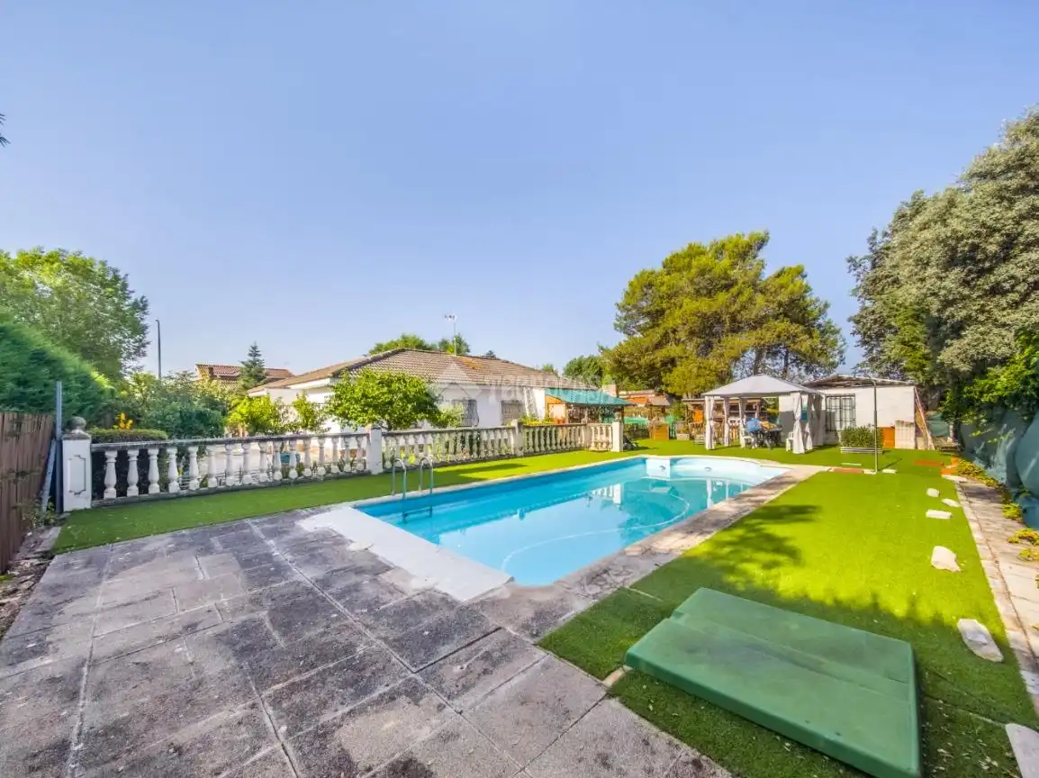 Swimming pool of Houses for sale in Nuevo Baztán  with Heating, Private garden and Swimming Pool