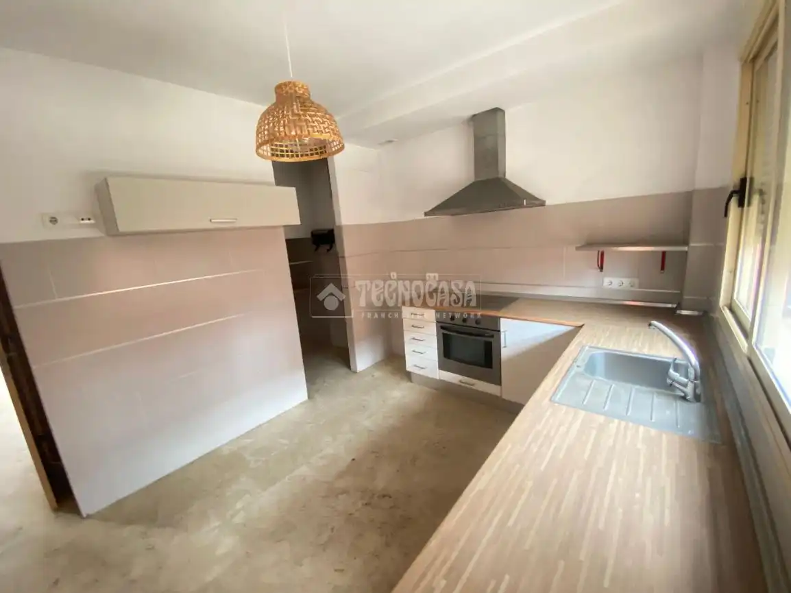 Cocina de Piso en venta en Sanlúcar la Mayor con Aire acondicionado y Amueblado