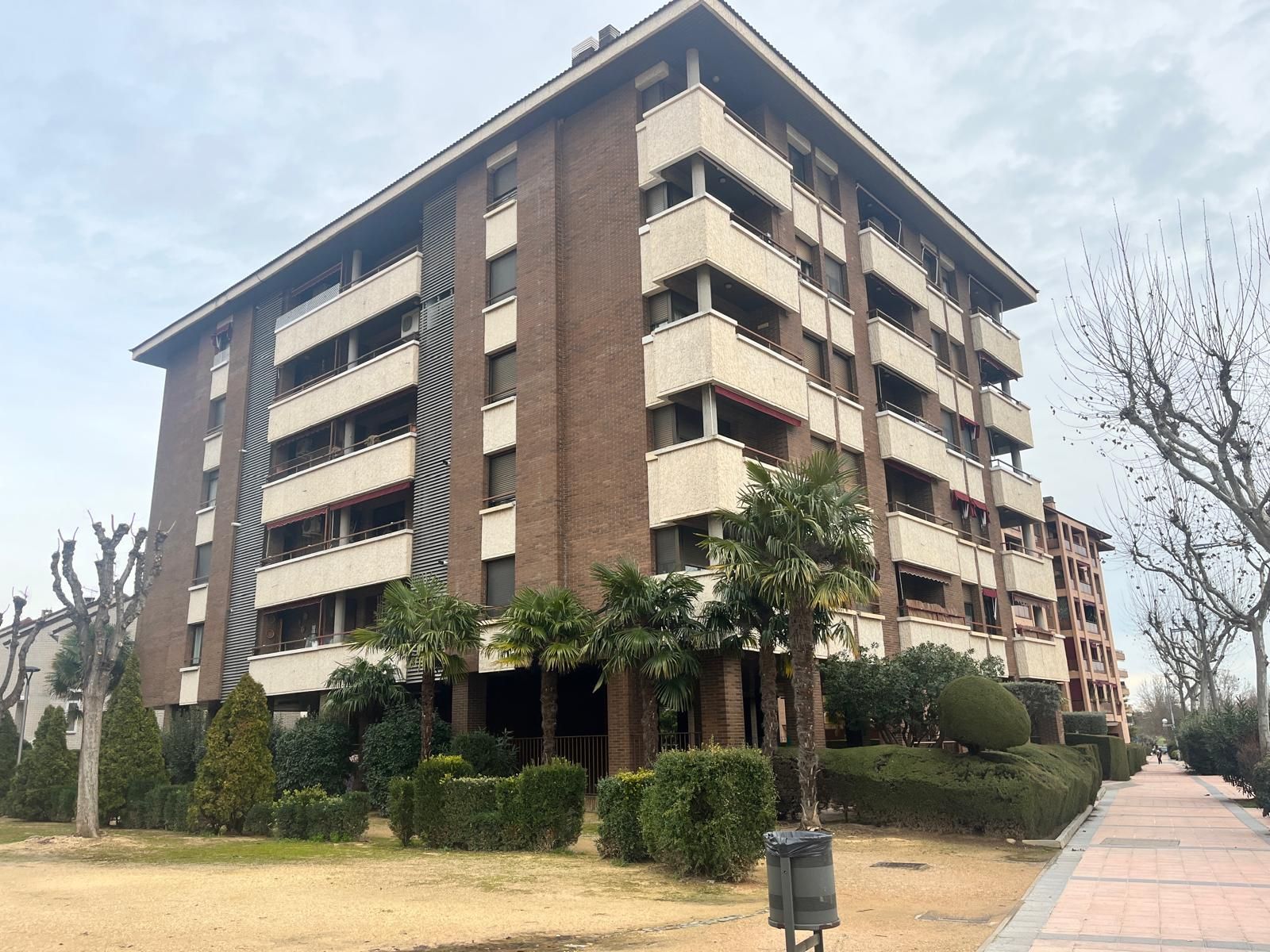 Vista exterior de Pis en venda en Barbastro amb Aire condicionat, Calefacció i Terrassa