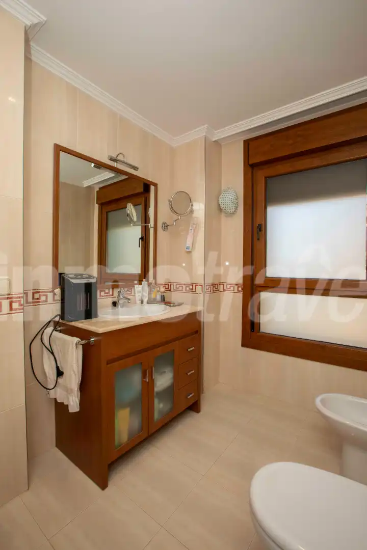 Baño de Apartamento en venta en Sanxenxo con Parquet, Terraza y Trastero