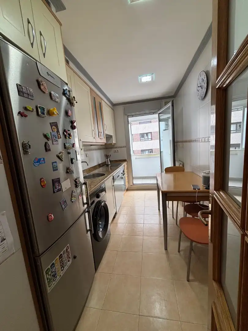 Cocina de Piso en venta en Oviedo  con Calefacción, Parquet y Trastero