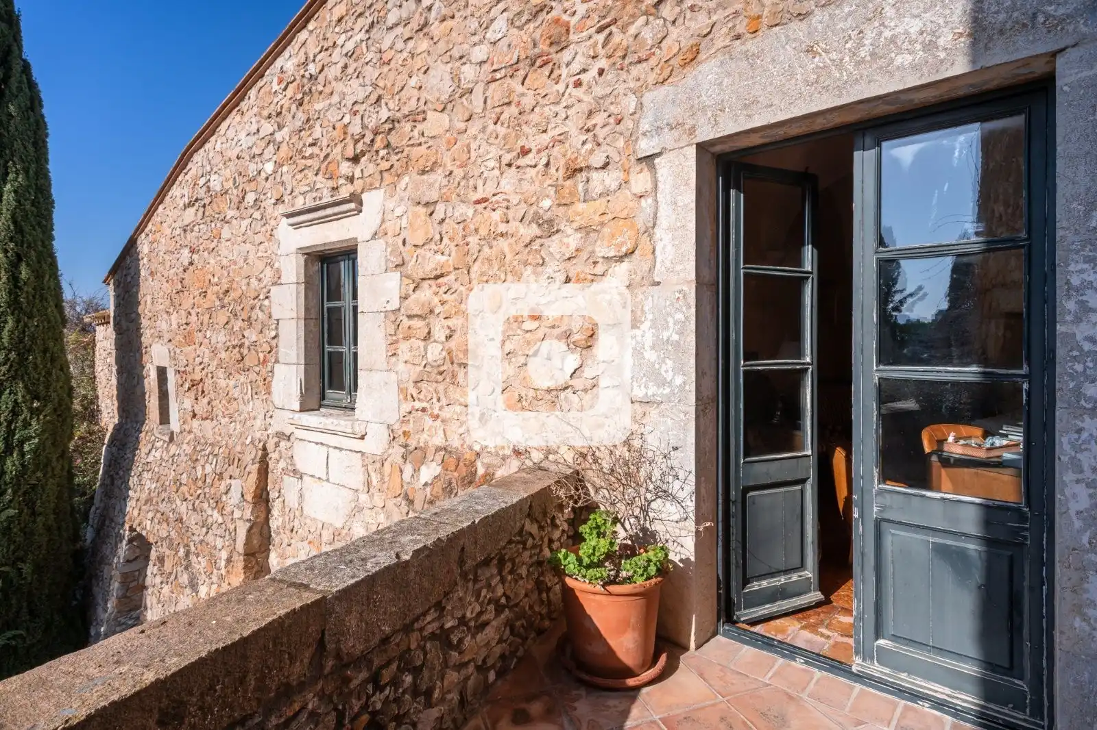 Vista exterior de Finca rústica en venda en L'Escala amb Calefacció i Piscina