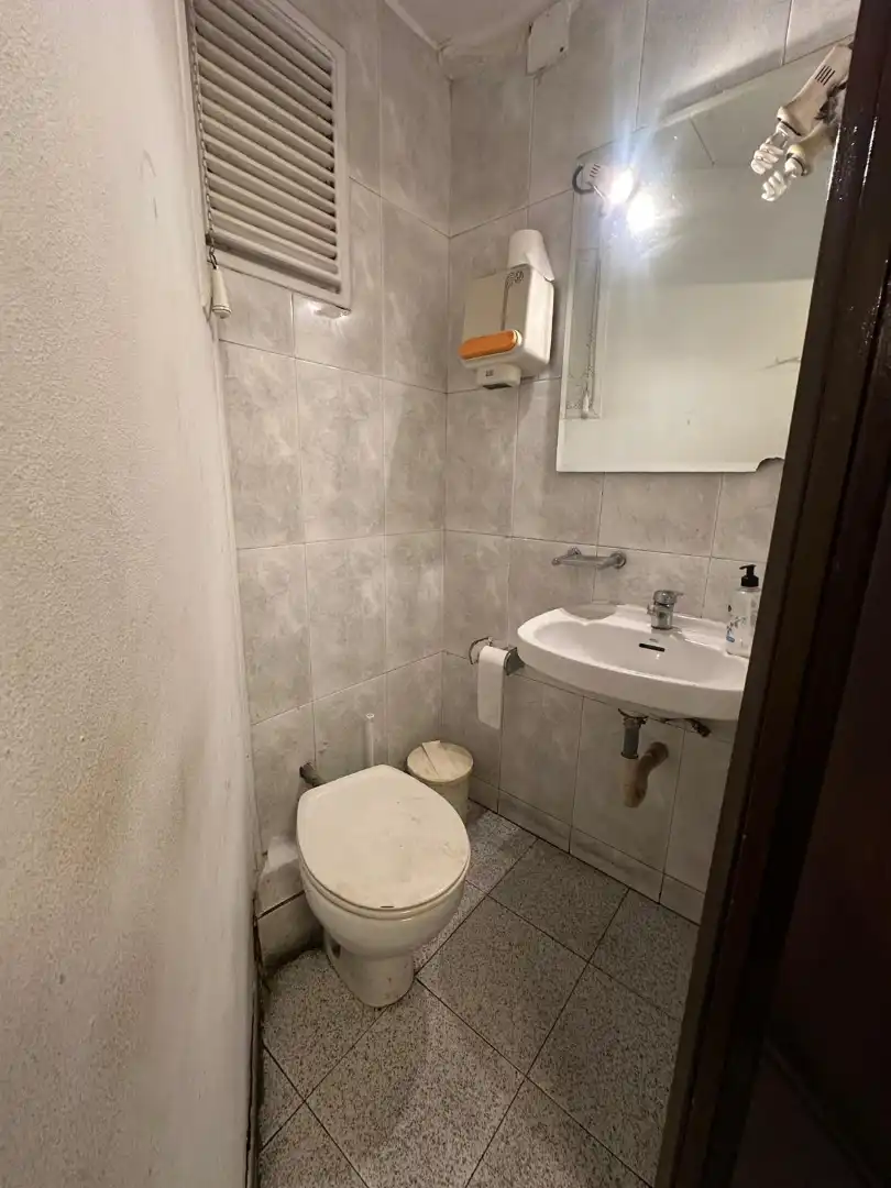 Bany de Local en venda en Sarrià - Sant Gervasi