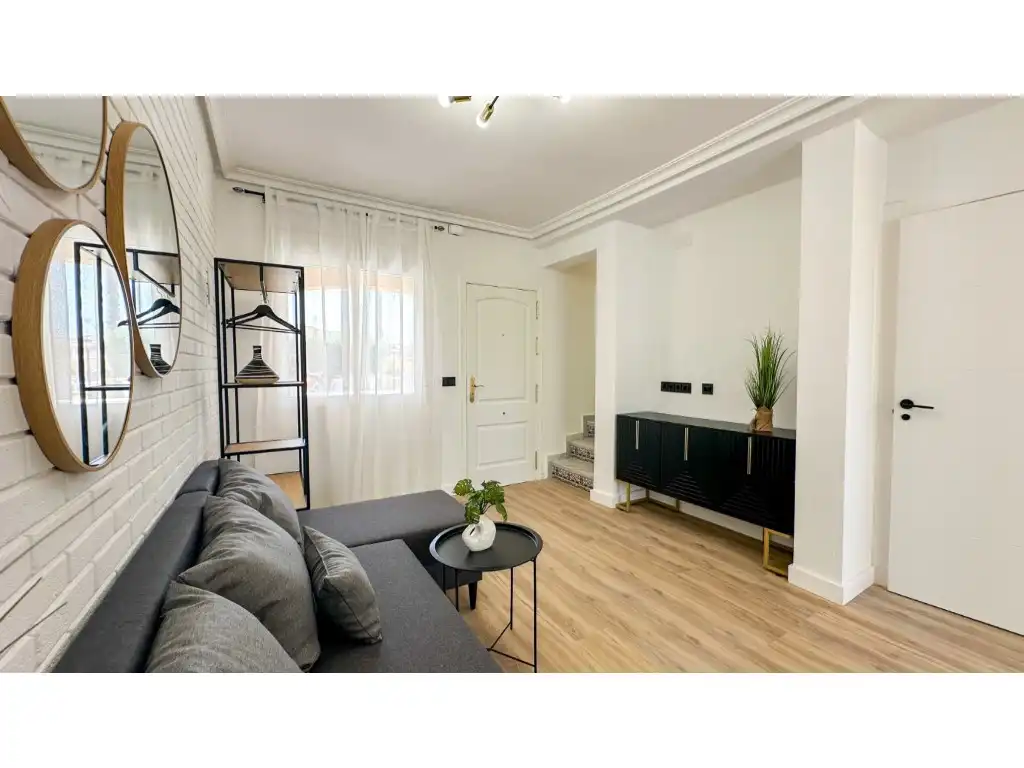 Sala d'estar de Casa o xalet en venda en Orihuela amb Aire condicionat, Jardí privat i Terrassa