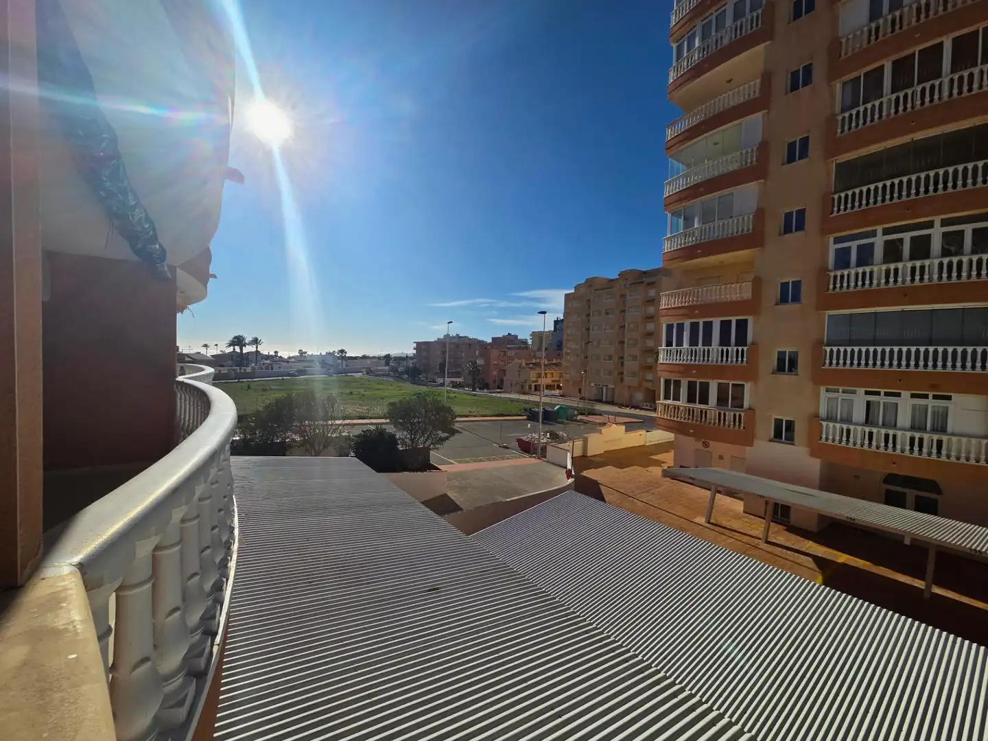 Außenansicht von Wohnung zum Verkauf in La Manga del Mar Menor mit Klimaanlage, Heizung und Terrasse