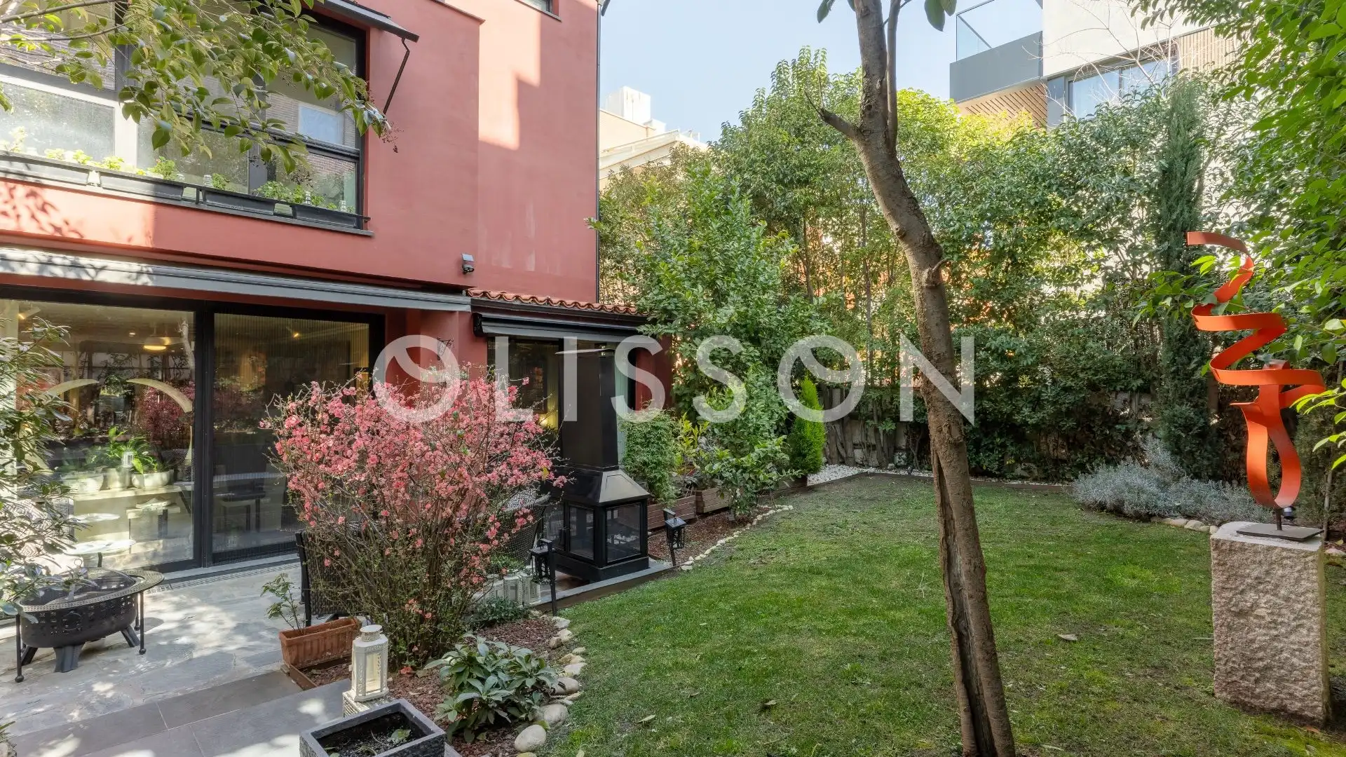 Garden of Houses for sale in  Madrid Capital  with Air Conditioner, Heating and Private garden