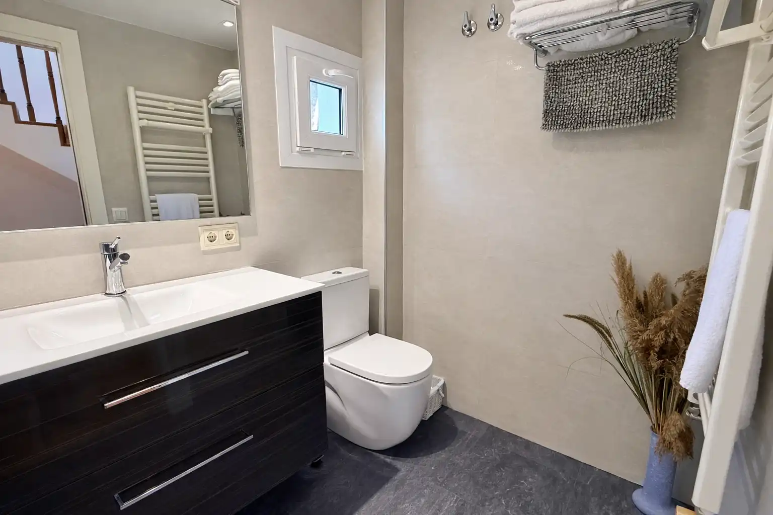 Baño de Casa adosada en venta en Castell d'Aro, Platja d'Aro i s'Agaró con Aire acondicionado, Calefacción y Jardín privado