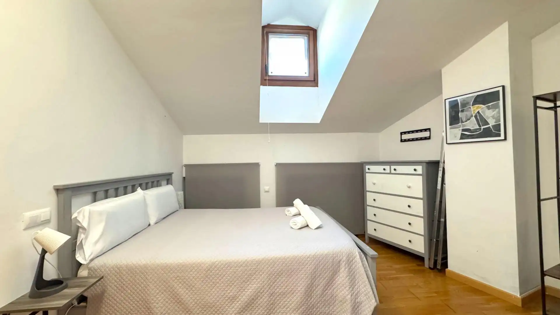 Habitación de Dúplex en venta en Cartes con Calefacción, Trastero y Amueblado