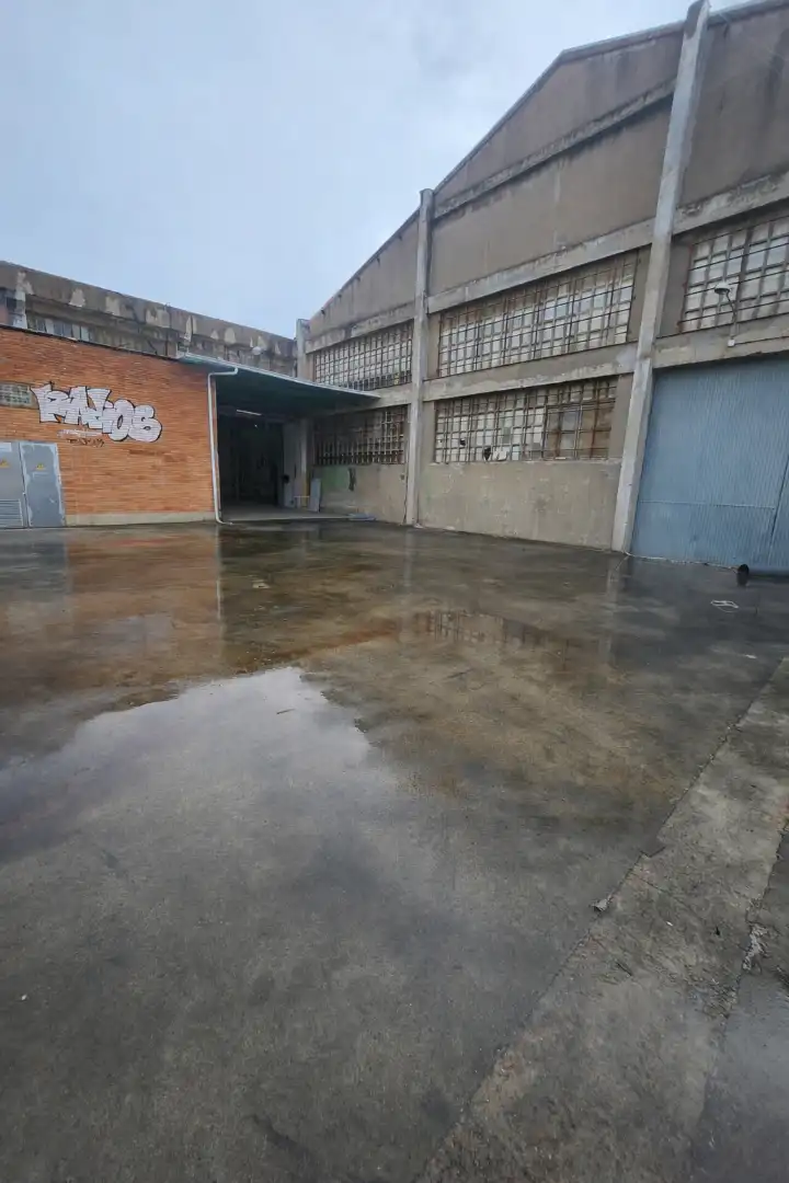 Aparcament de Nau industrial de lloguer en L'Hospitalet de Llobregat