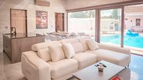 Sala d'estar de Finca rústica en venda en  Córdoba Capital amb Aire condicionat, Calefacció i Piscina