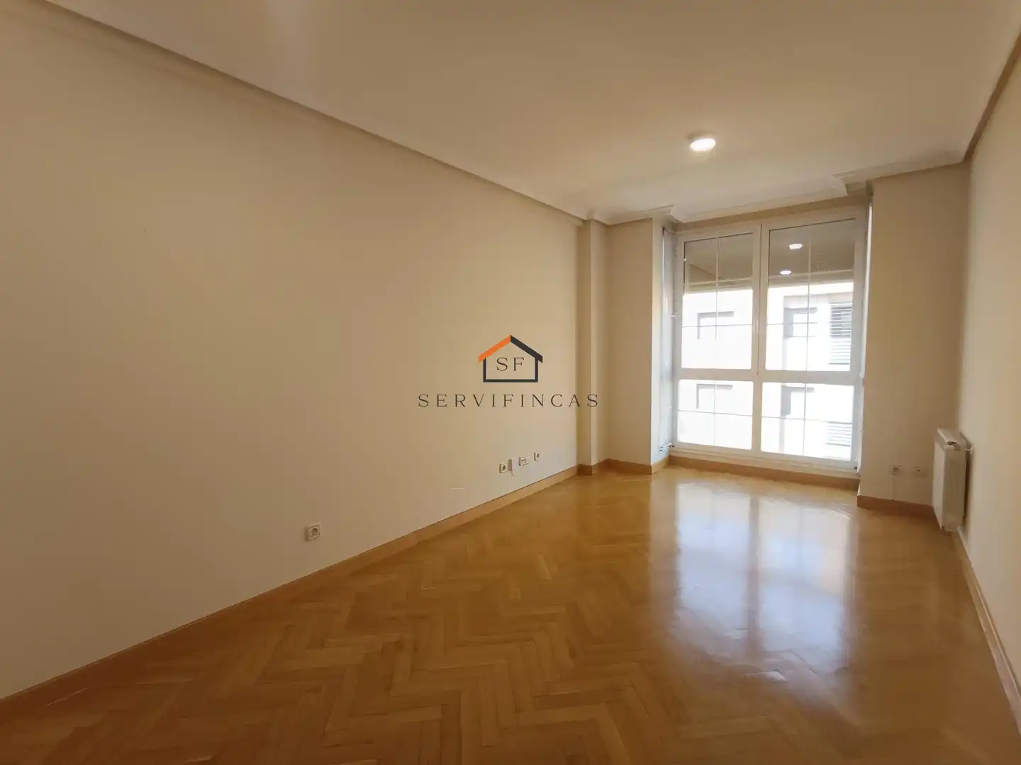 Living room of Flat for rent in Madrid  with Air Conditioner, Heating and Parquet flooring