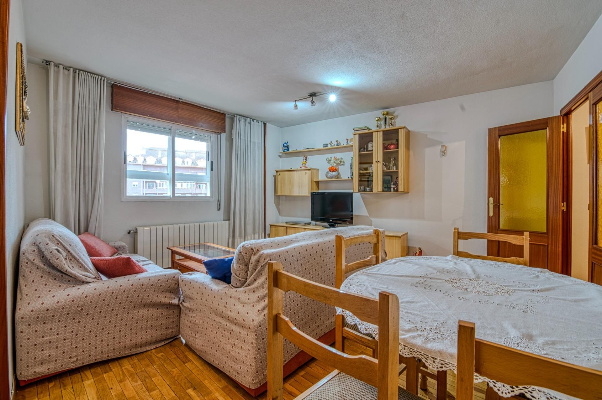 Sala de estar de Planta baja en venta en Ávila Capital con Calefacción, Parquet y Terraza