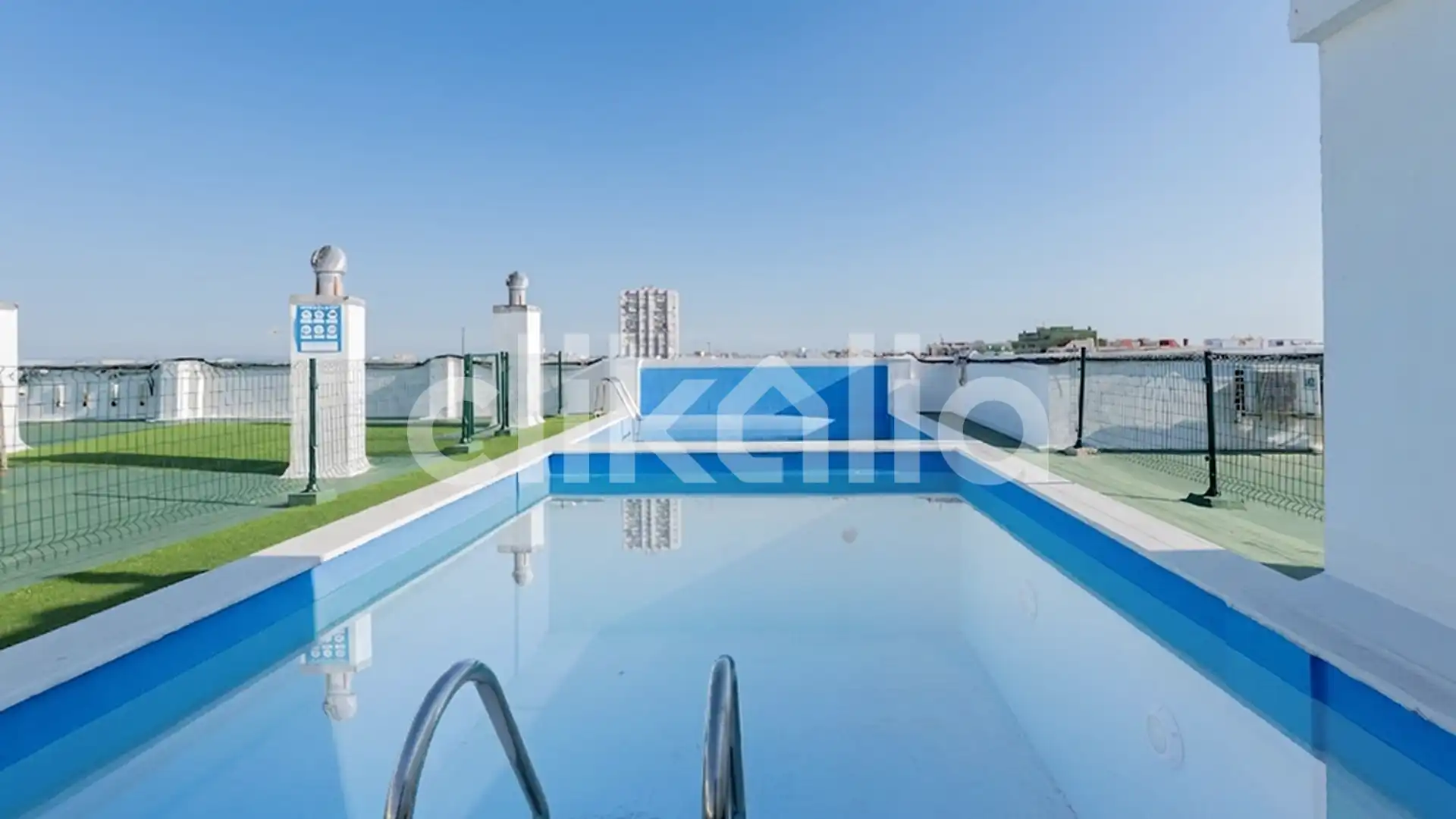 Swimming pool of Flat for sale in  Cádiz Capital  with Air Conditioner, Terrace and Swimming Pool