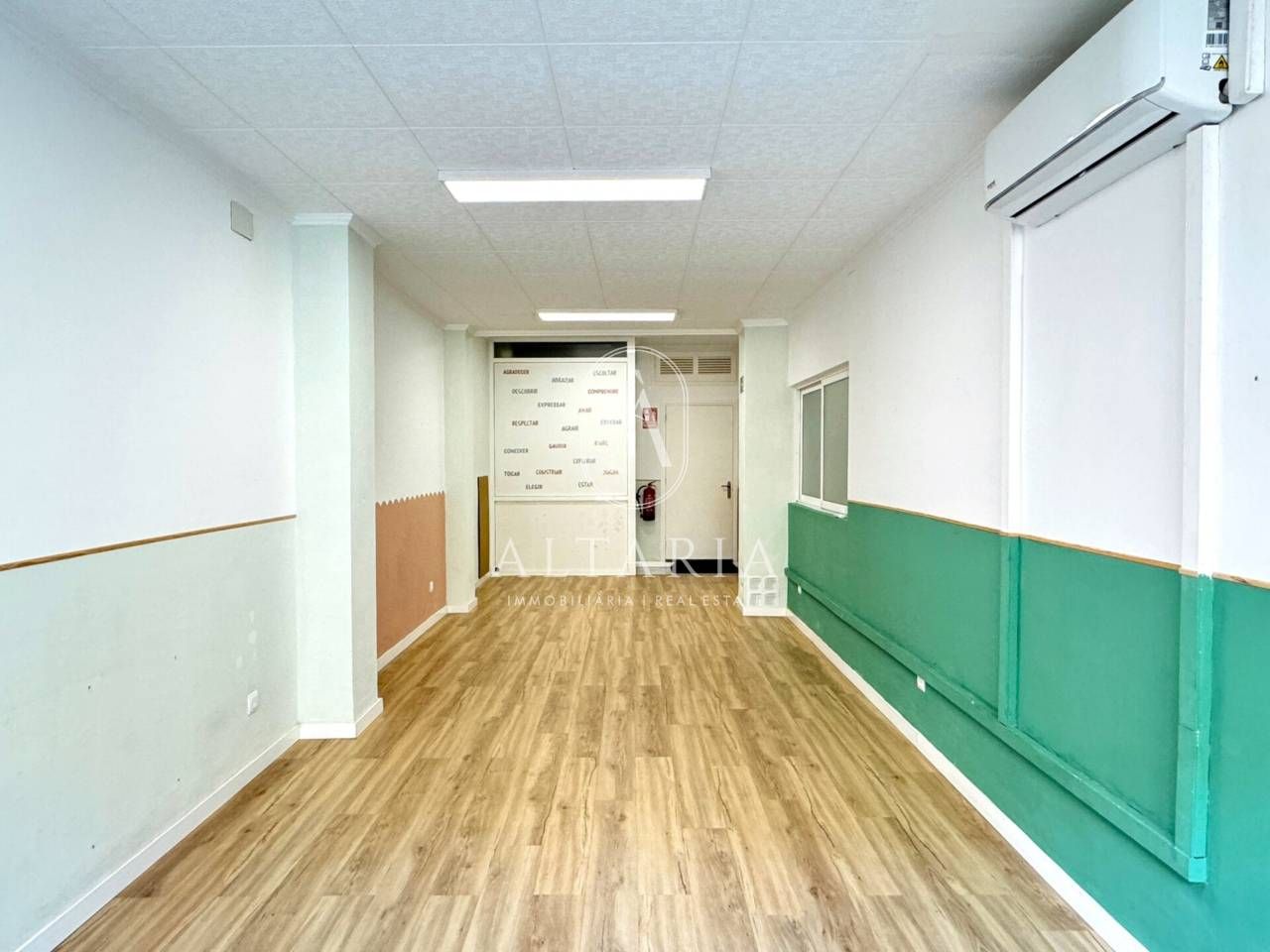 Oficina de lloguer a Sant Pere