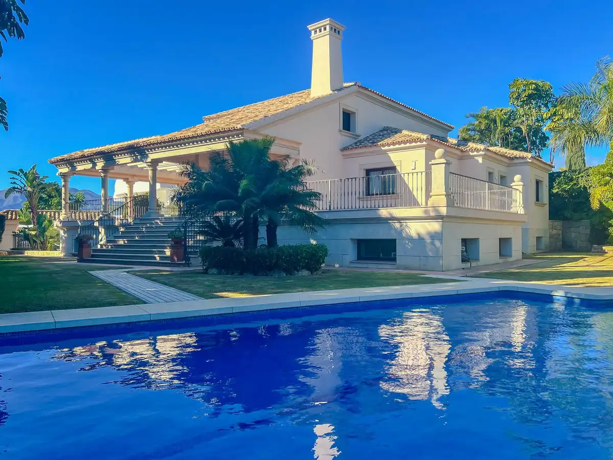 Vista exterior de Casa adosada en venta en Benahavís con Aire acondicionado y Terraza