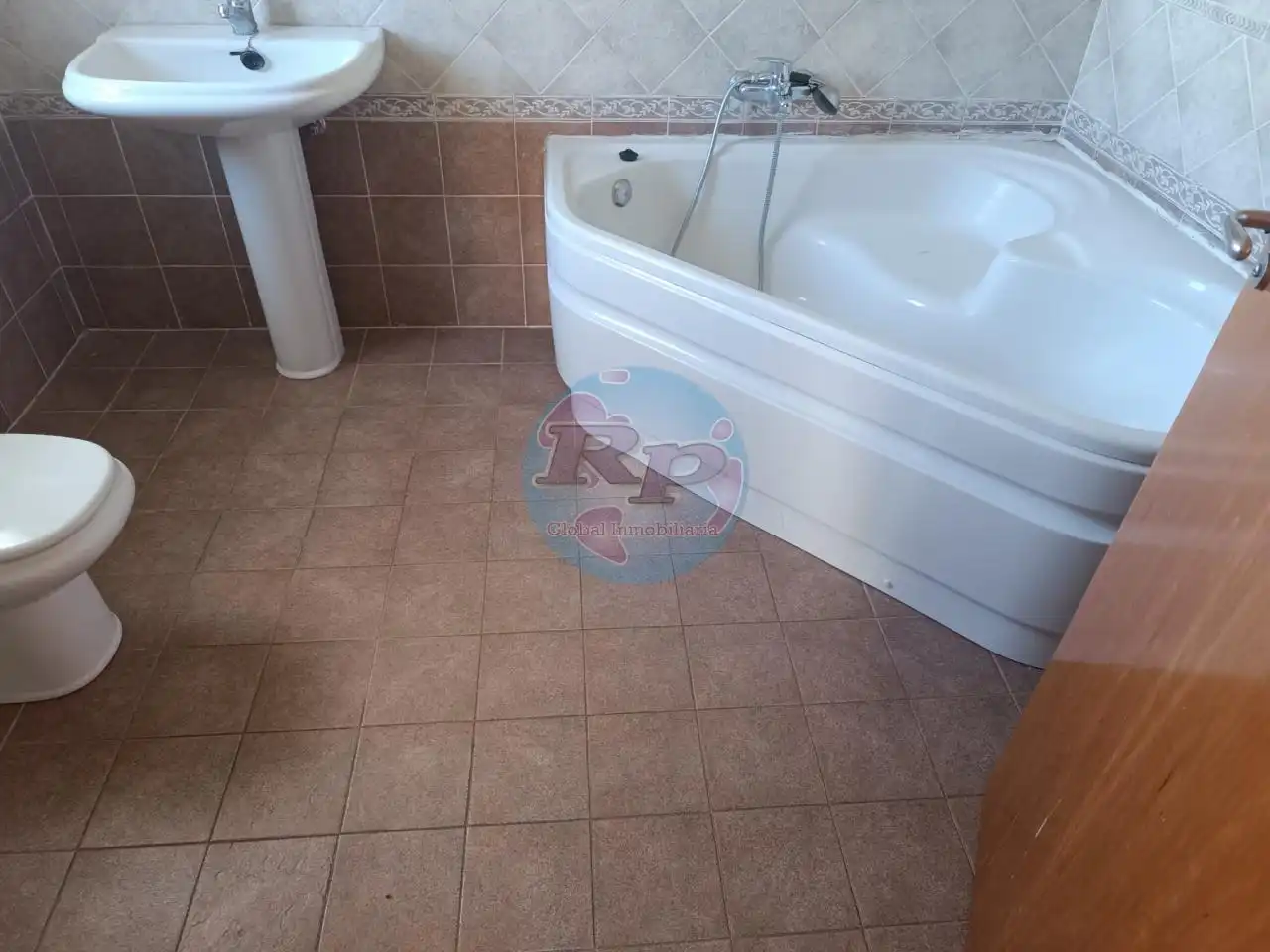 Bany de Casa o xalet en venda en Sariegos amb Calefacció, Jardí privat i Parquet