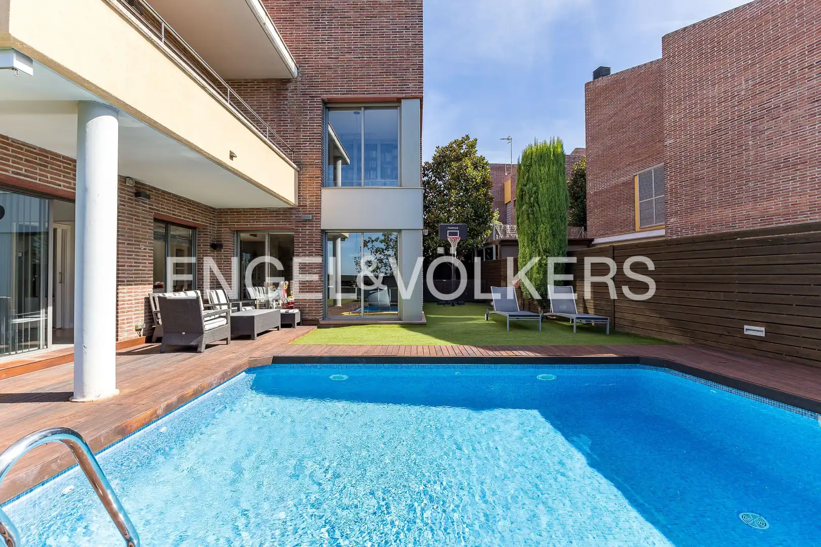 Casa amb piscina en venda a Centre Vila, imagen 2
