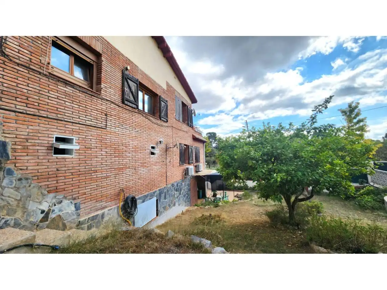 Vista exterior de Casa o xalet en venda en Barberà del Vallès amb Aire condicionat, Calefacció i Jardí privat