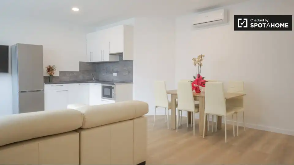 Living room of Flat for rent in Madrid  with Air Conditioner, Heating and Furnished
