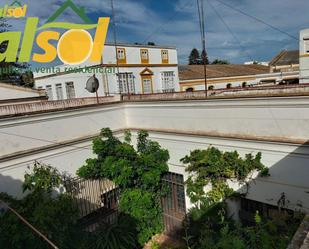 Vista exterior de Casa o xalet en venda en El Puerto de Santa María amb Jardí privat, Terrassa i Traster