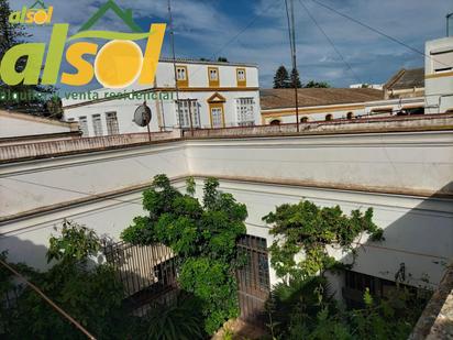 Vista exterior de Casa o xalet en venda en El Puerto de Santa María amb Jardí privat, Terrassa i Traster