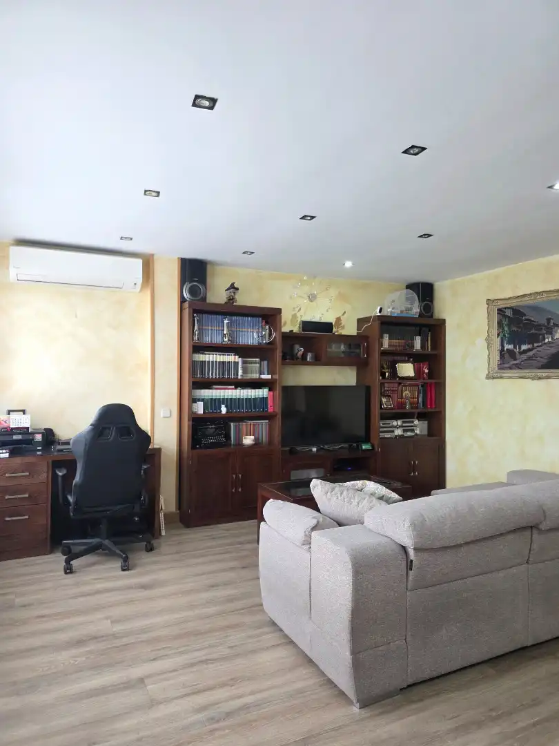 Sala de estar de Piso en venta en Parla con Aire acondicionado, Calefacción y Parquet