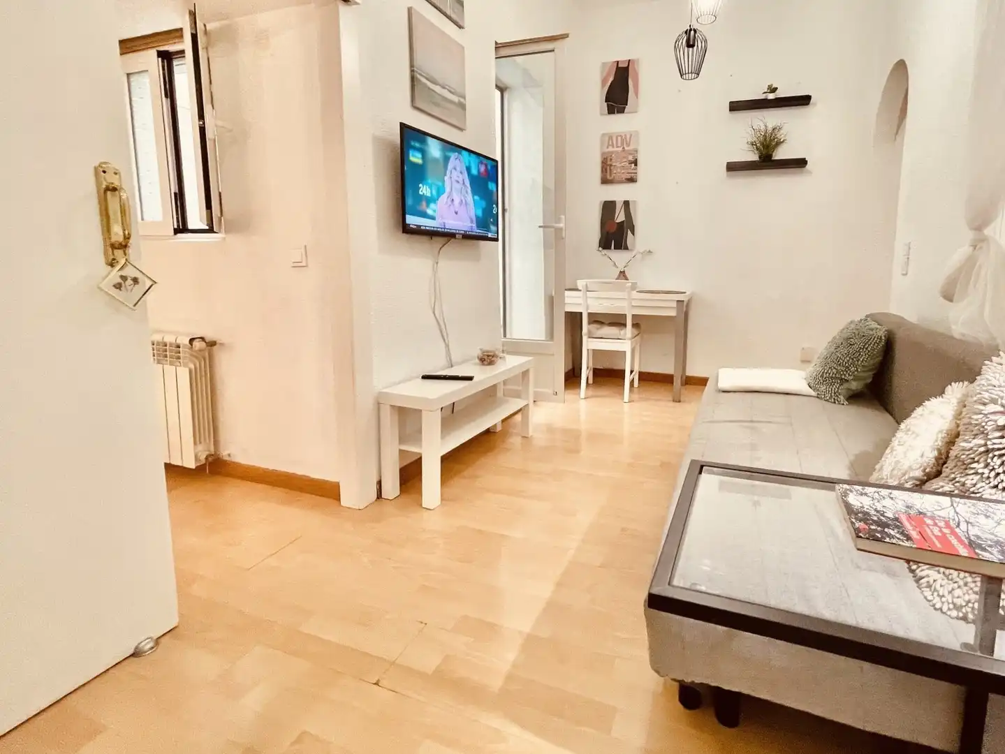 Living room of Apartments for rent in Madrid  with Heating, Terrace and Furnished