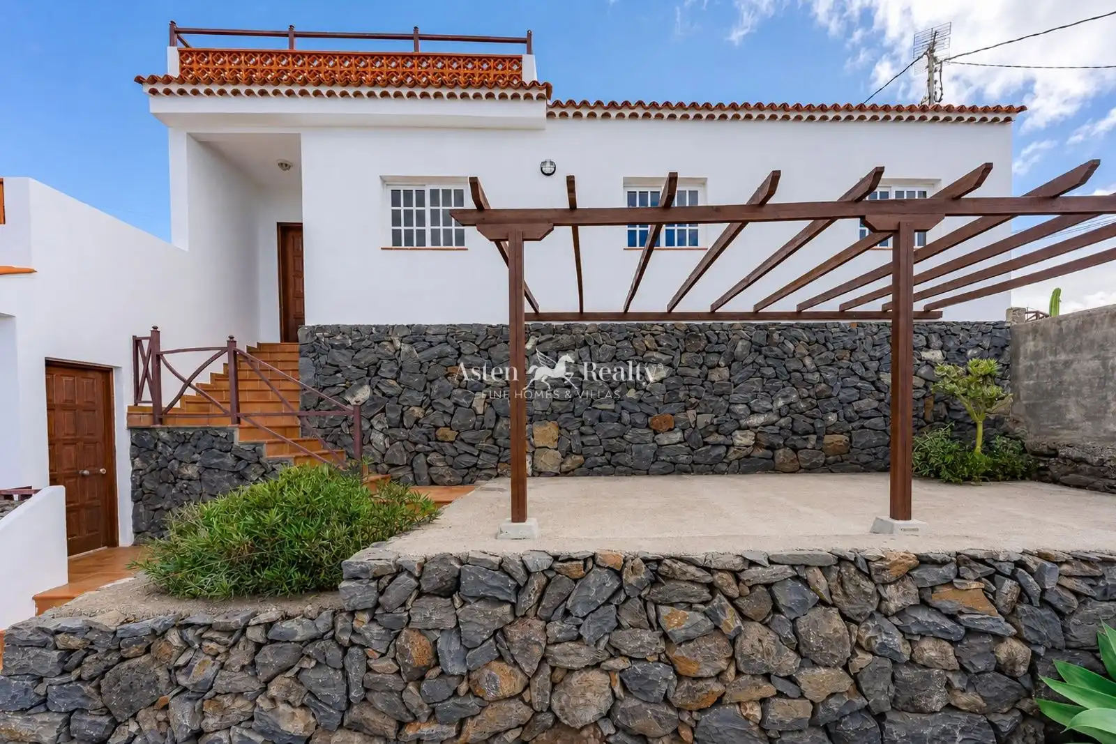 Terrassa de Casa o xalet en venda en Guía de Isora amb Jardí privat, Terrassa i Moblat