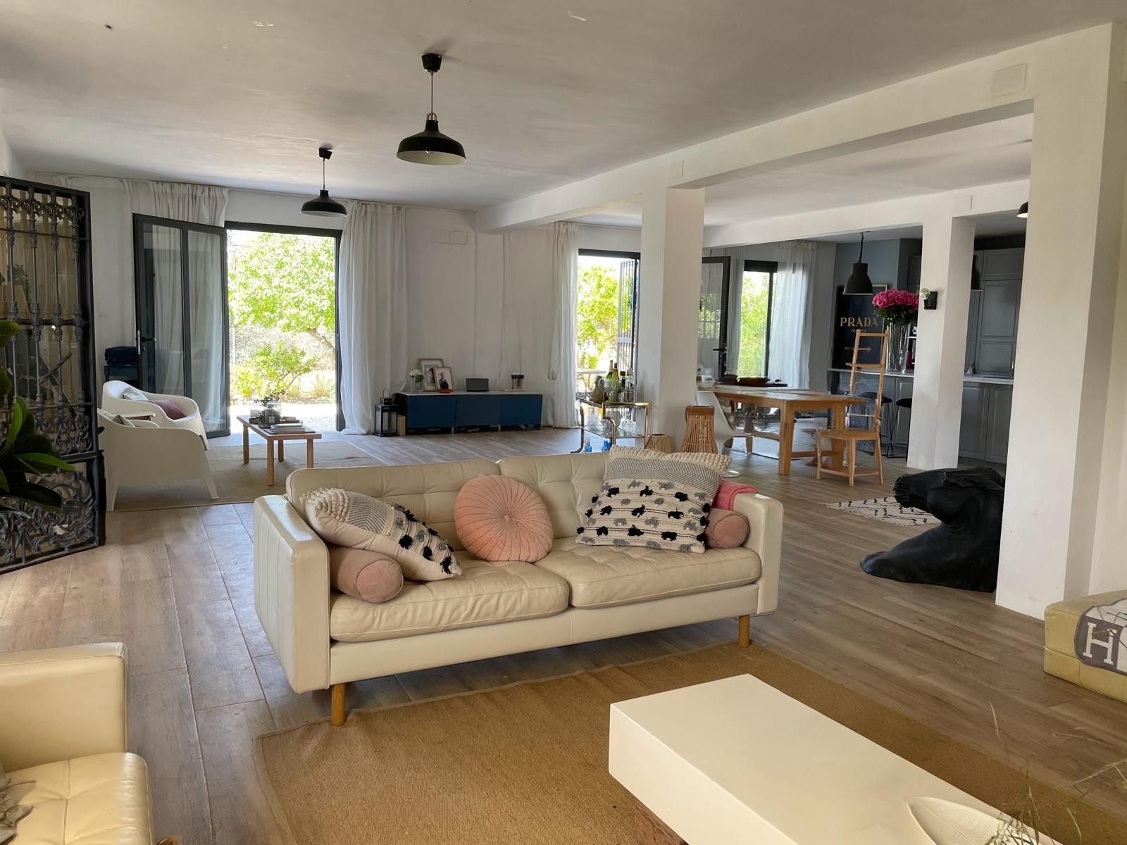 Sala de estar de Finca rústica en venta en Puente Genil con Aire acondicionado, Jardín privado y Terraza