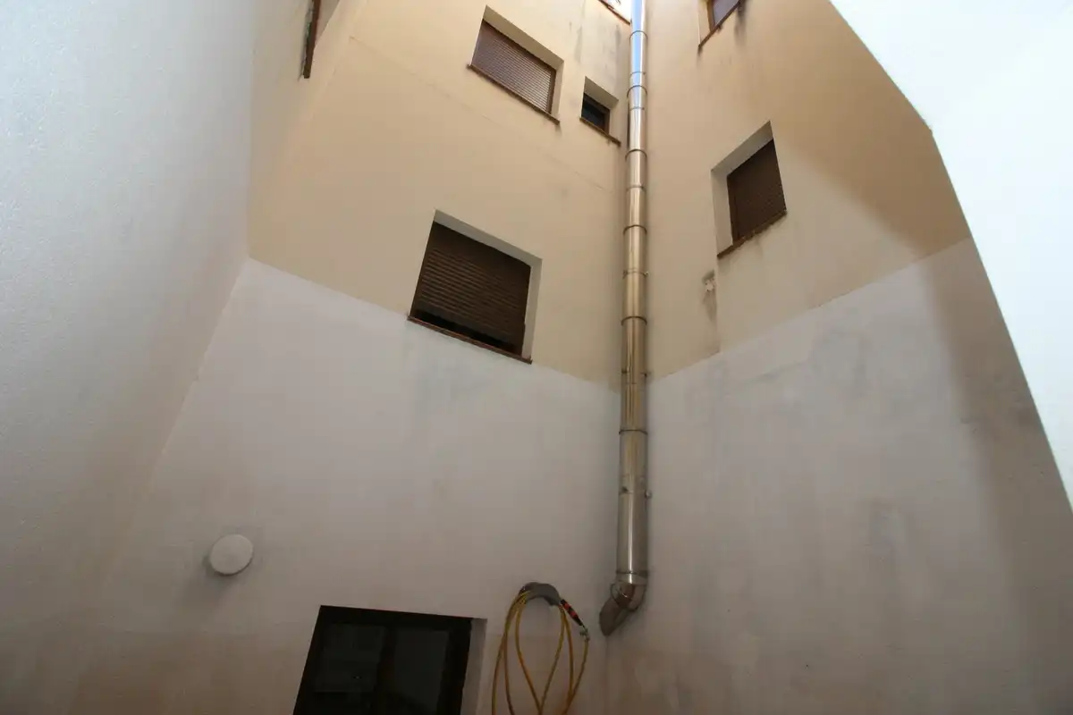 Vista exterior de Casa o xalet en venda en Pedro Bernardo amb Calefacció, Terrassa i Moblat