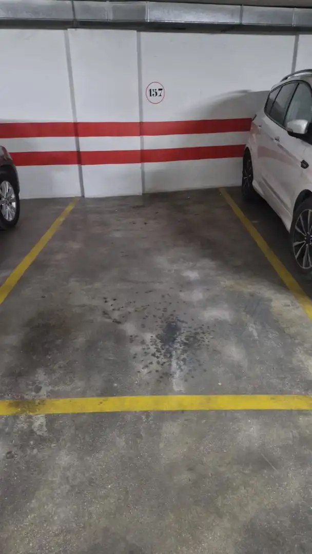 Parking de Piso en venta en Jaén con Calefacción, Terraza y Balcón