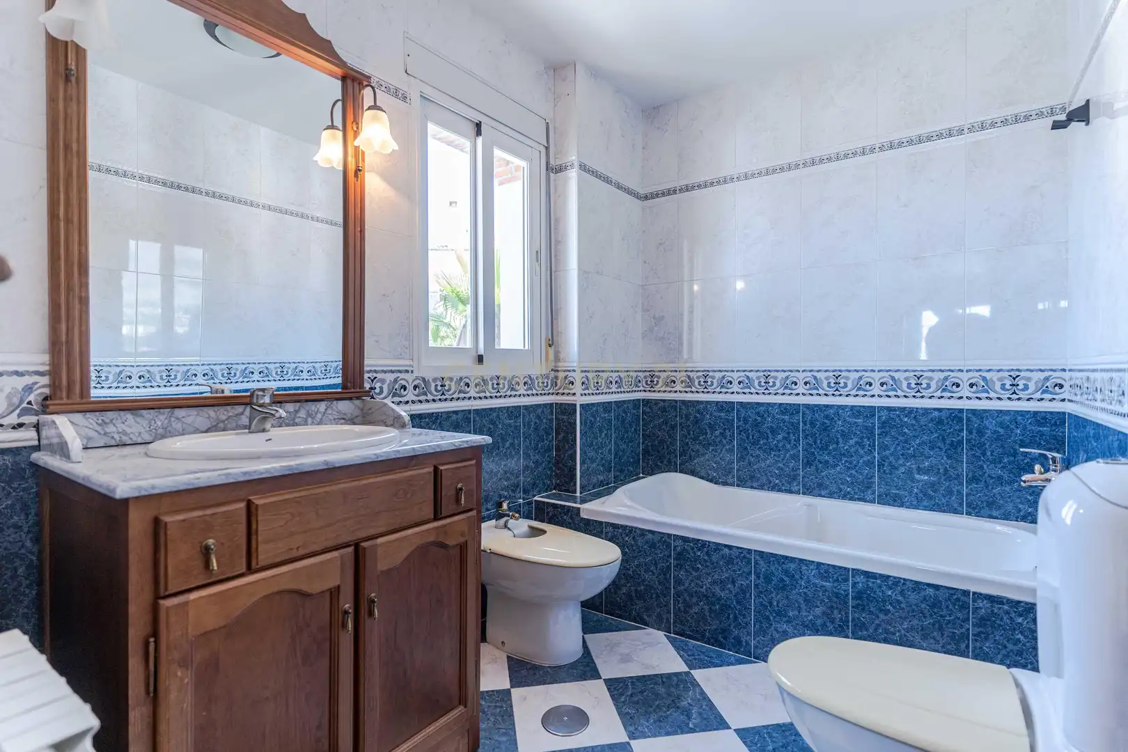 Bany de Casa o xalet en venda en Alfacar amb Jardí privat i Piscina